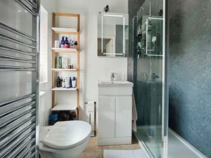 En suite- click for photo gallery